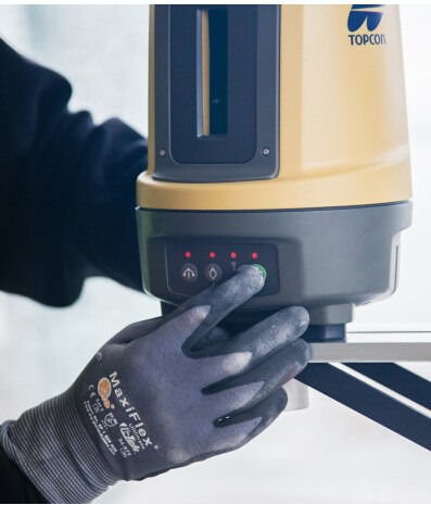 施工現場架設Leica LN100放樣機器人進行煤氣管道鋪設后的管網位置測量