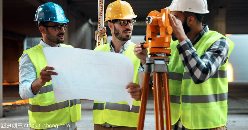 建筑工程團隊中的工程測量 精準定位，筑就卓越